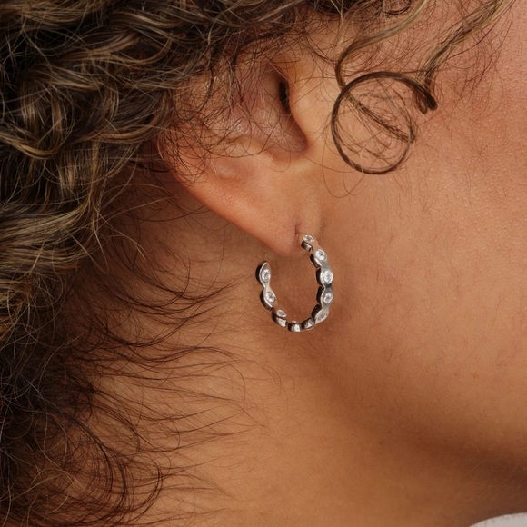 Teeny Pod Mini Hoops
Gold|White Diamondettes - Picture 4 of 4